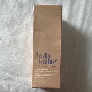 Lady Suite Glow Refiner - Nude/Tan Packaging